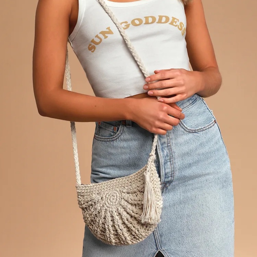 LuLu’s Macramé Boho Crossbody w/ Tassle- NEW CONDITION
